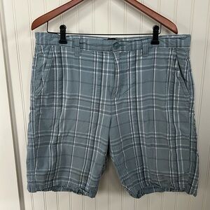 Apt 9 men’s shorts plaid light green excellent condition super soft comfortable
